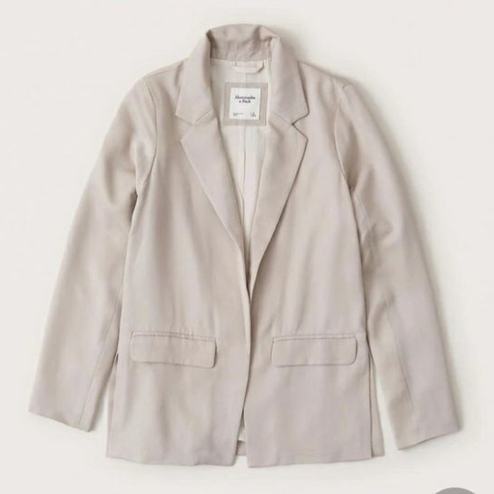 Abercrombie & Fitch Drapey Blazer in Cream